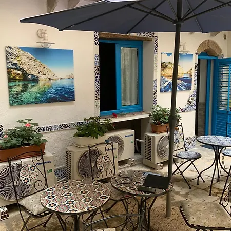Cortile Azzurro Affittacamere Trapani